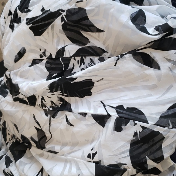 CATCH MY I size 11 black and white floral puffy midi skirt - Picture 11 of 11